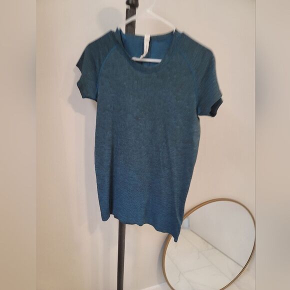 Lululemon Swiftly active tee top 10 - Picture 2 of 5